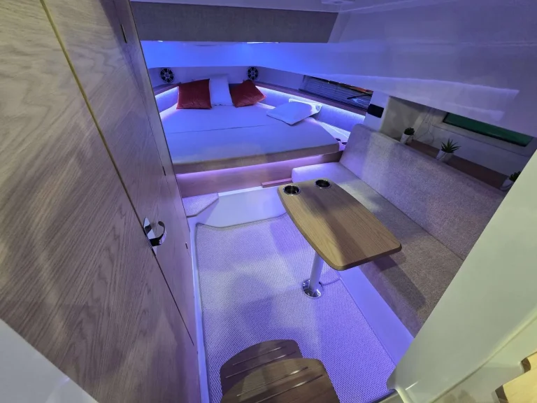Quarken 35 Cabin notranjost