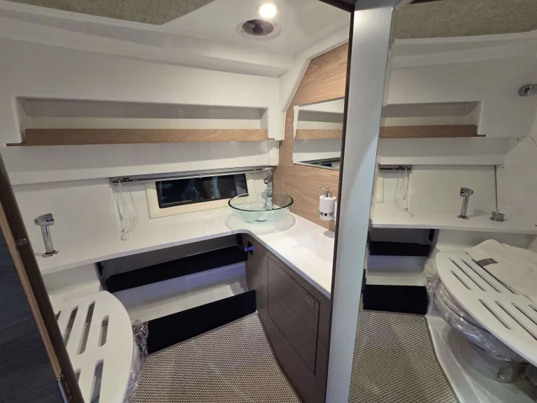Quarken 35 Cabin notranjost 2